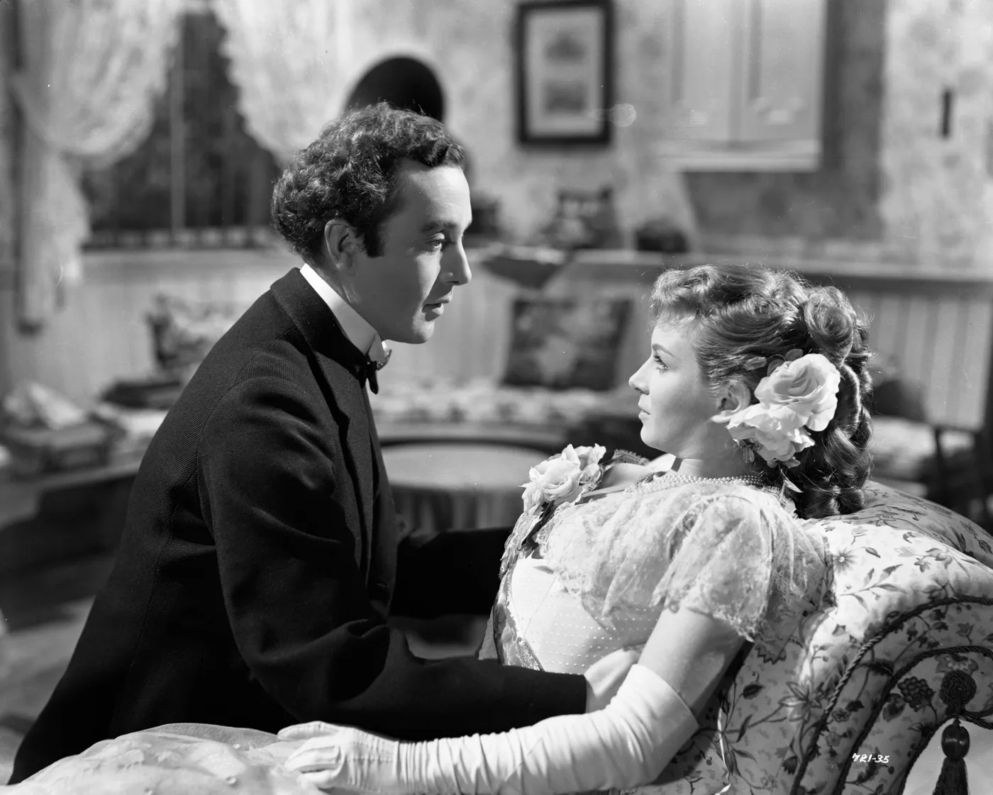 Official movie poster for Kind Hearts and Coronets in cinemas in Luxembourg
