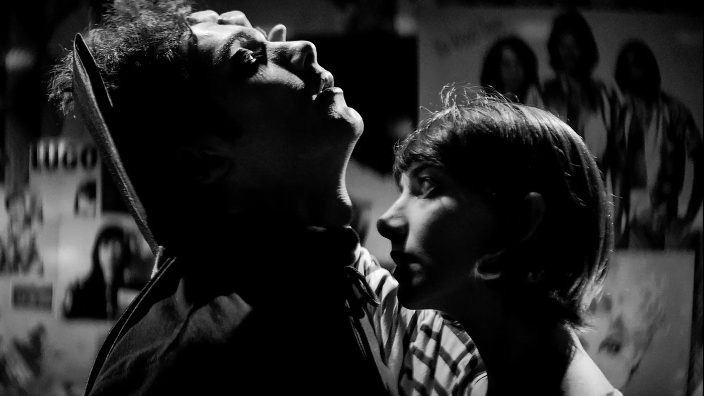 Officiële film poster voor A Girl Walks Home Alone at Night